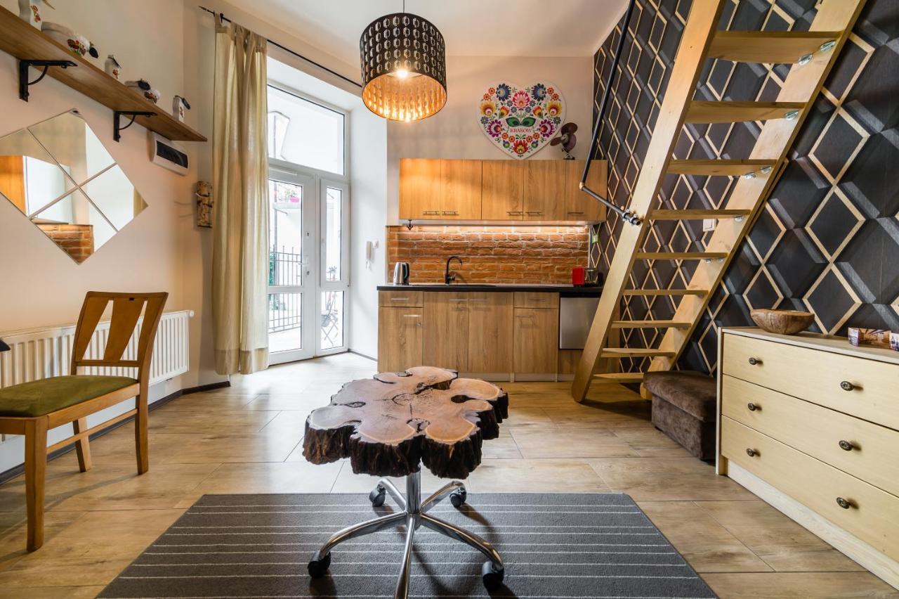 Studio Z Ogrodem Przy Starej Zajezdni Krakow Bagian luar foto