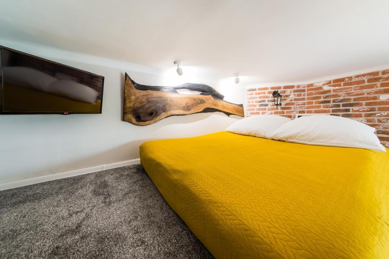 Studio Z Ogrodem Przy Starej Zajezdni Krakow Bagian luar foto