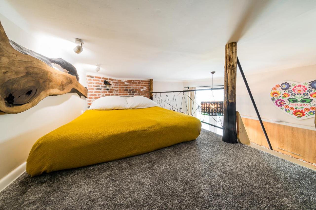 Studio Z Ogrodem Przy Starej Zajezdni Krakow Bagian luar foto