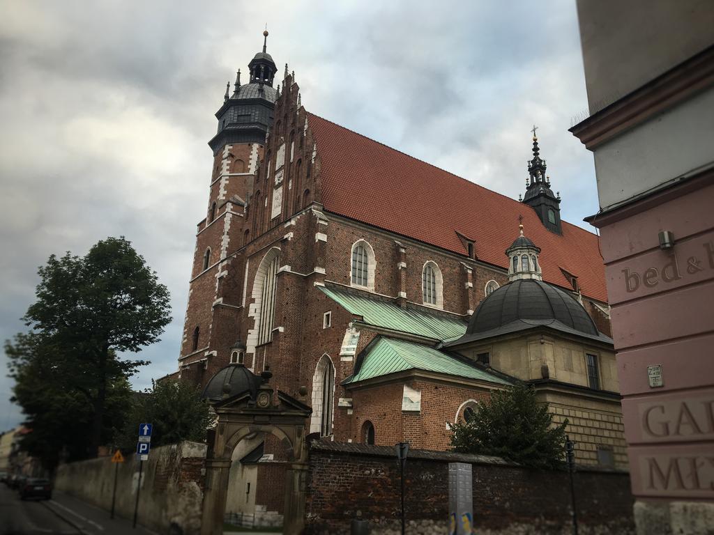 Studio Z Ogrodem Przy Starej Zajezdni Krakow Bagian luar foto