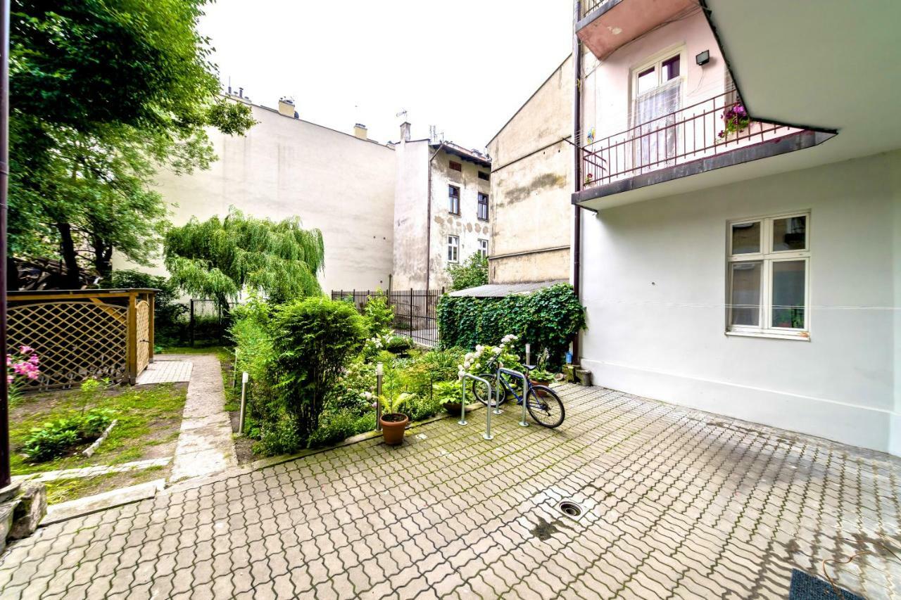 Studio Z Ogrodem Przy Starej Zajezdni Krakow Bagian luar foto