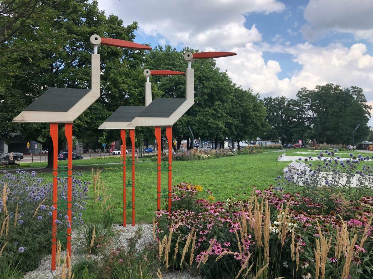 Studio Z Ogrodem Przy Starej Zajezdni Krakow Bagian luar foto