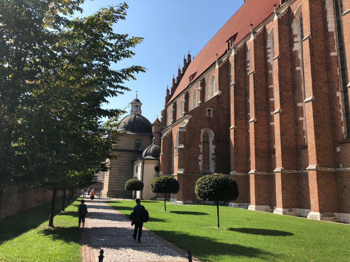 Studio Z Ogrodem Przy Starej Zajezdni Krakow Bagian luar foto